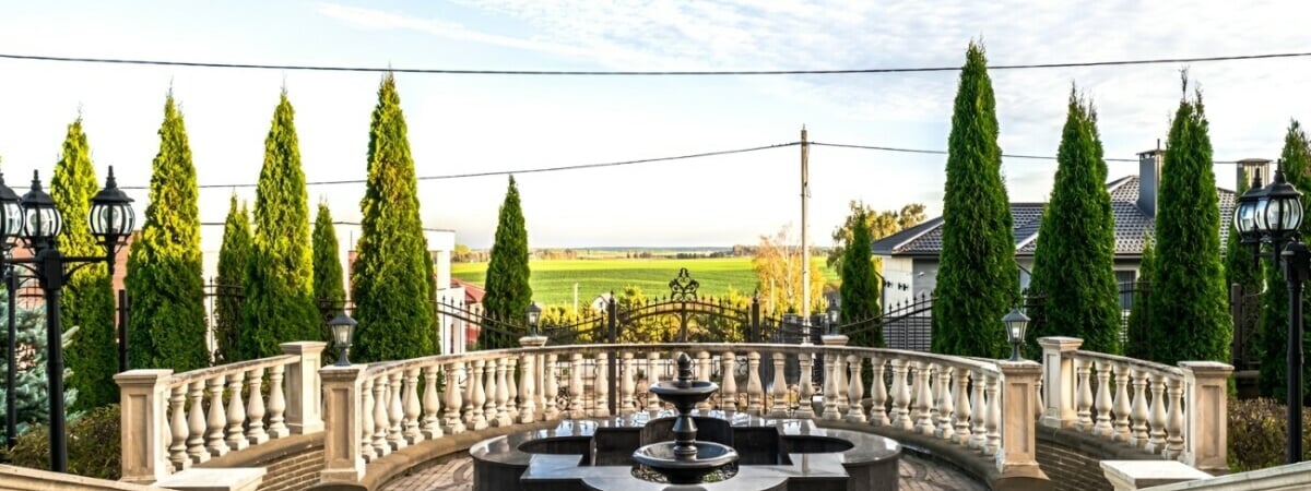 Цена — почти 4 млн долларов. Под Минском решили продать «дом мечты». За что такие деньги? — Фото