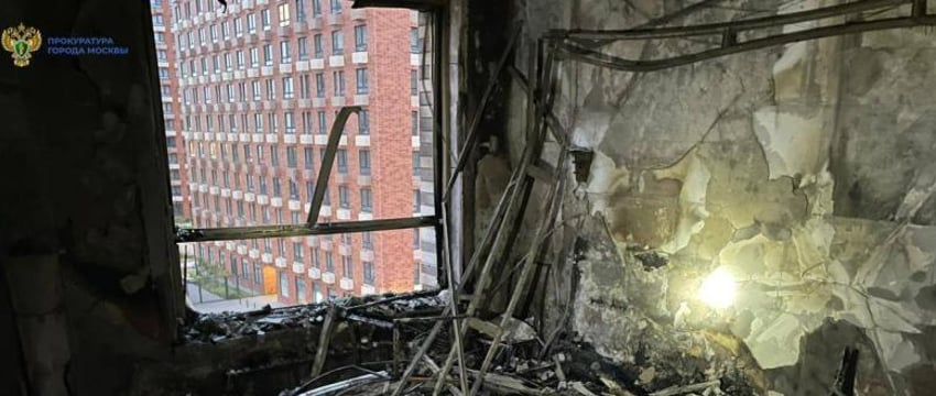 Сильные взрывы и пожар произошли в жилом доме в Москве