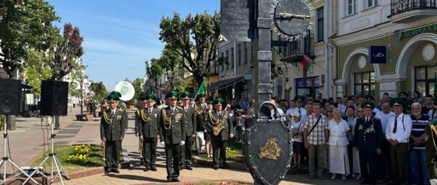 Открытие стилизованного фонаря пограничников в Бресте