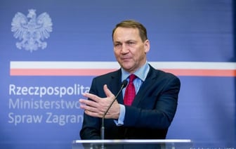 Сикорский: Польша рассматривает возможность закрытия оставшихся двух пунктов пропуска на границе с Беларусью