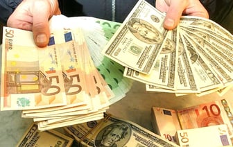 Евро в Беларуси обвалился до минимума за 5 месяцев, а доллар стал дороже. С какими курсами уходим на выходные?