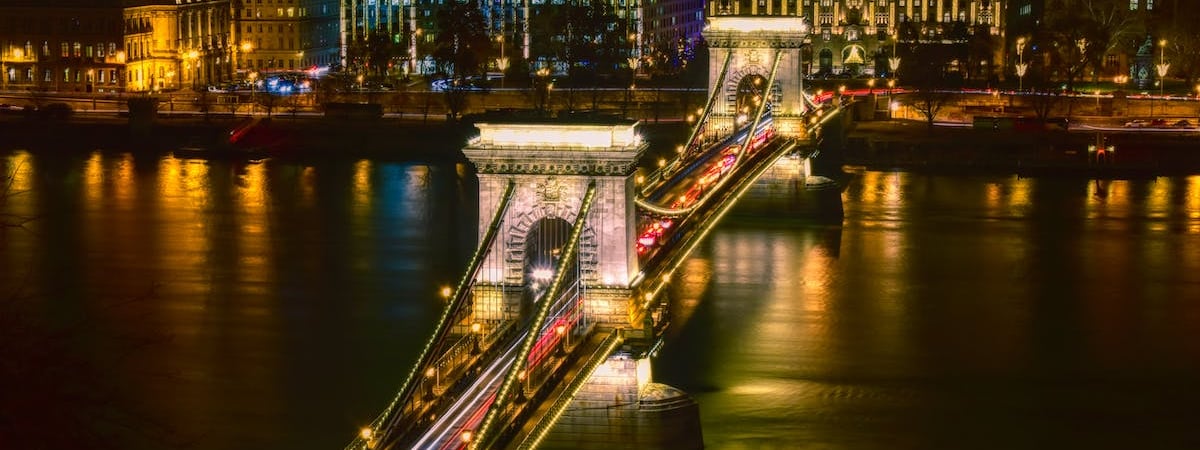 Орбан допускает одну-две цветных революции в Беларуси