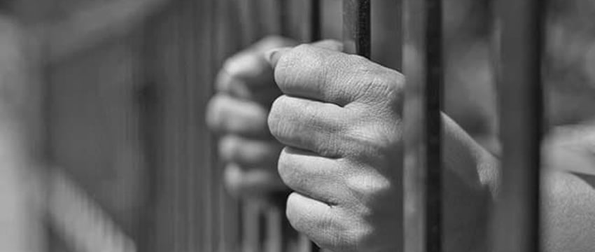 Во Франции пять мужчин заключены в тюрьму за оплату сексуальных действий с 12-летней девочкой.