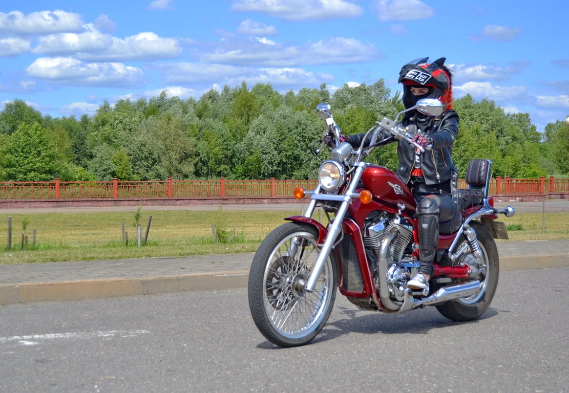 Девушка из Кобрина рассказала о своём Suzuki Intruder VS800