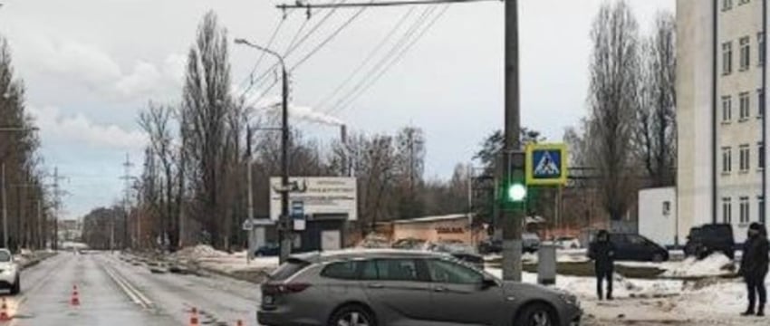 В Гомеле автомобиль вылетел на тротуар и сбил трех женщин. Опубликовано видео