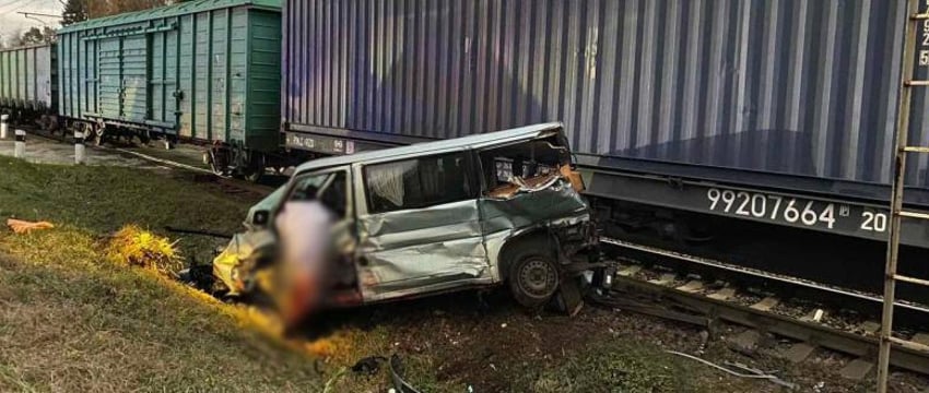 Водитель поехала на красный свет на ж/д переезде – случилась трагедия