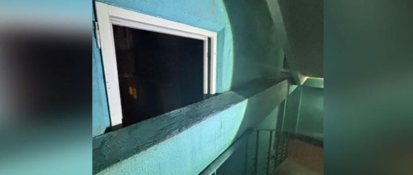 10-летняя девочка,  играя с подружкой, выпала из окна подъезда в Минске