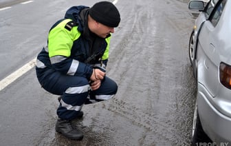 «Белтехосмотр» предупредил белорусов о штрафах за зимние шины, как за летние. Сколько? — Полезно