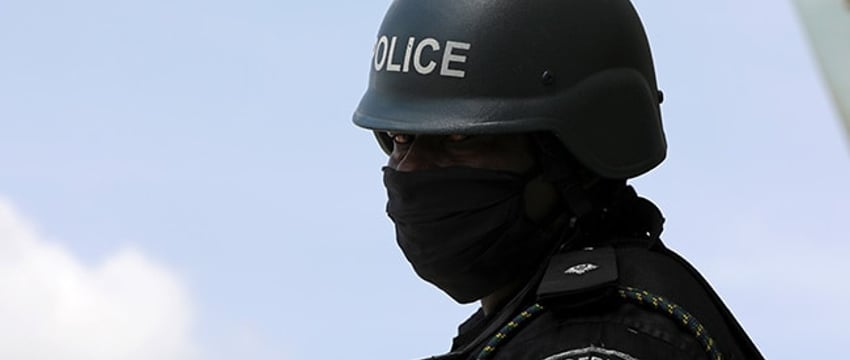 40 человек погибли, дома сожжены в результате нападения боевиков на шахтерский поселок в Нигерии.