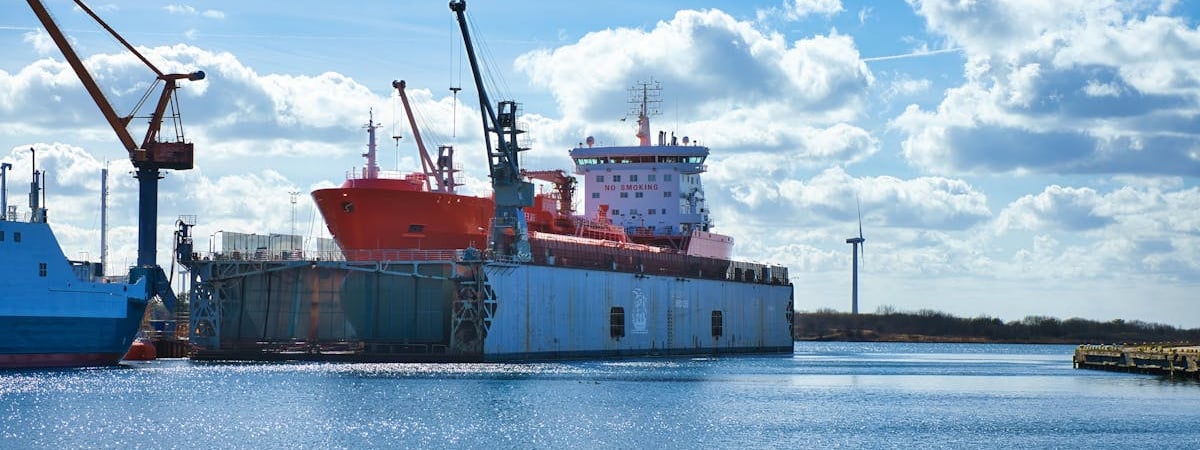 ЕС готовится к введению санкций в отношении судов, перевозящих военное оборудование из Северной Кореи