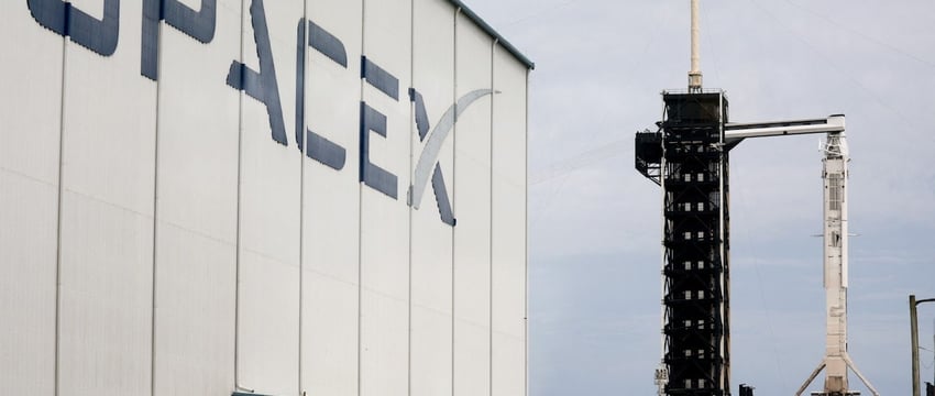 Астронавты SpaceX готовятся к первому частному выходу в открытый космос.