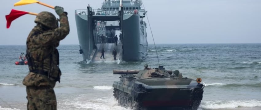 Два человека попали под гусеничную машину в Польше