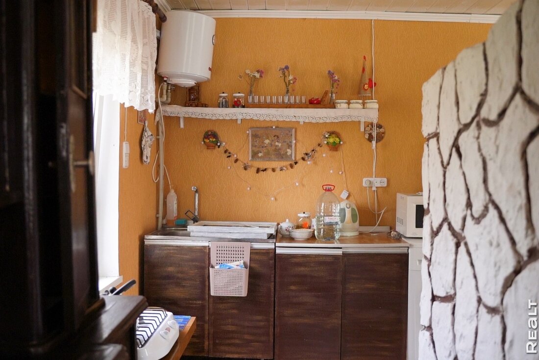 Белоруска восстанавливает родовое гнездо в глухой деревне у реки