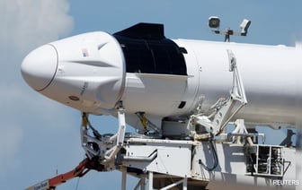 SpaceX отложила историческую миссию с первым в истории частным выходом в открытый космос.