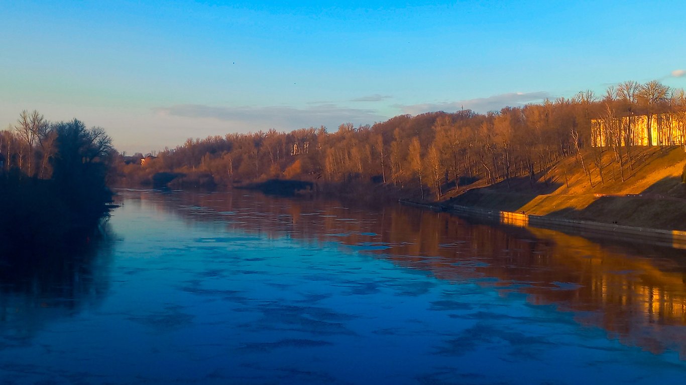 Весенний паводок на Двине в Витебске, вечер 25 марта. Фото Татьяны Романовой /  /gloomysat