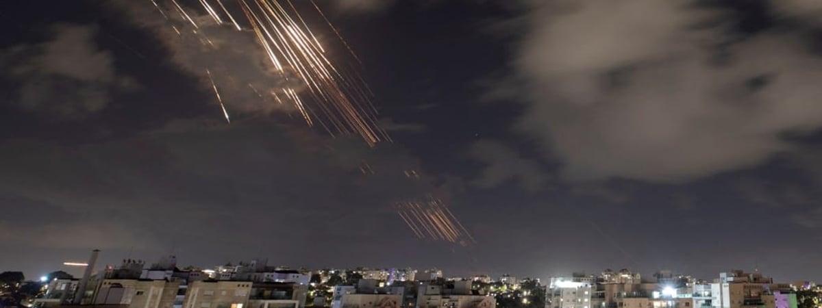 Объявление войны? Иран обстрелял Израиль 181 ракетой — Видео