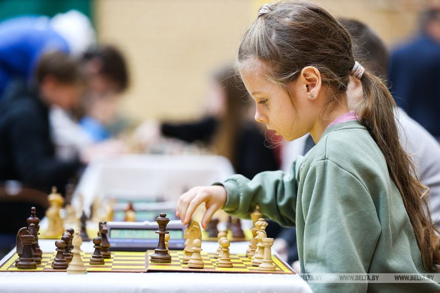 Около 90 юных шахматистов Брестской области сражаются на турнире «Белая ладья»