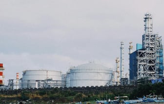 В Ленинградской области горит морской терминал: по данным СМИ, по нему ударили беспилотники