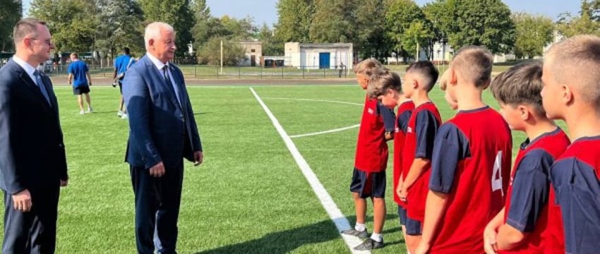 Спорткомплекс для микрорайона. В школе №27 Бреста обновили стадион к учебному году