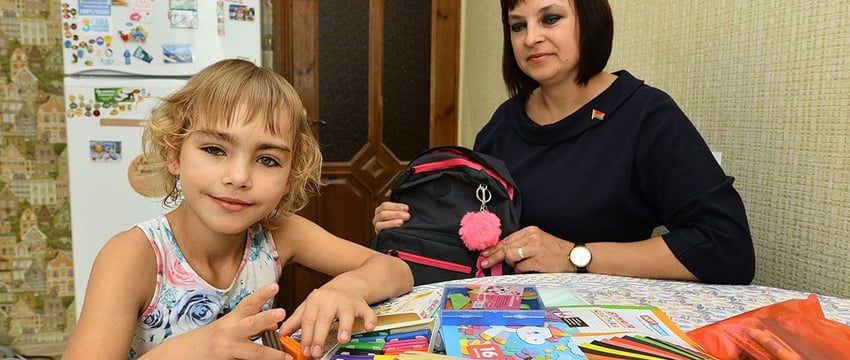 В Гомеле собраться в школу особенным детям помогают депутаты