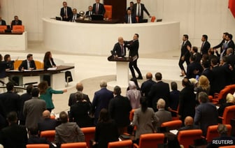 Депутаты Турции подрались во время дебатов о заключенном лидере оппозиции
