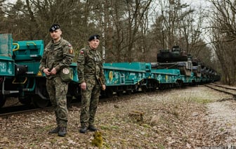 «Подарки от кролика» — В Польшу прибыл поезд с американскими танками. Для переброски на границу с Беларусью? — Видео