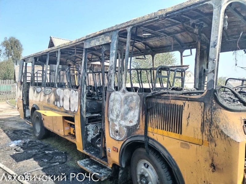 Автобус сгорел в Ляховичах
