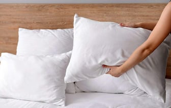 Просыпаетесь уставшими и разбитыми? Дело может быть в подушке. Как проверить ее за 30 секунд? — Полезно