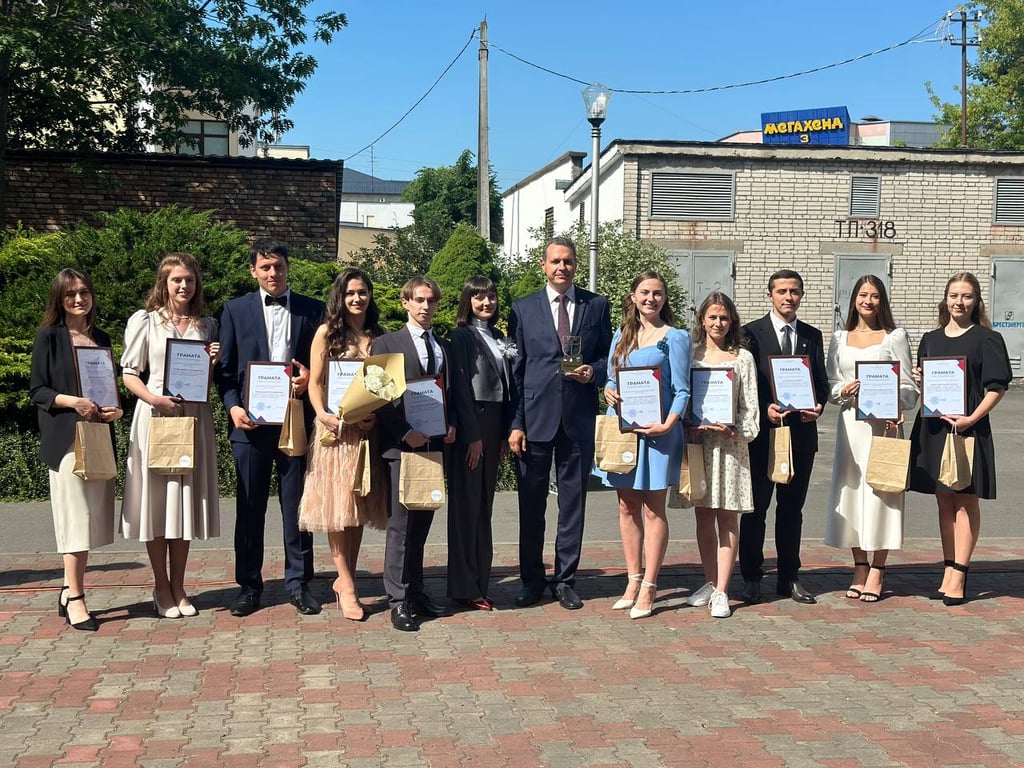 Последний звонок в БрГУ имени А.С.Пушкина