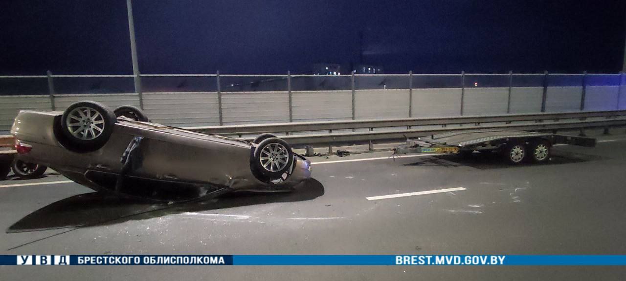 В Бресте на Западном обходе BMW оказался на крыше. Стали известны подробности ДТП