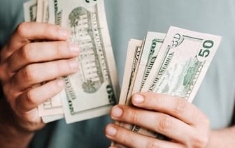 Школьник похитил 2800 долларов у родственника своего друга. Случай в Брестской области