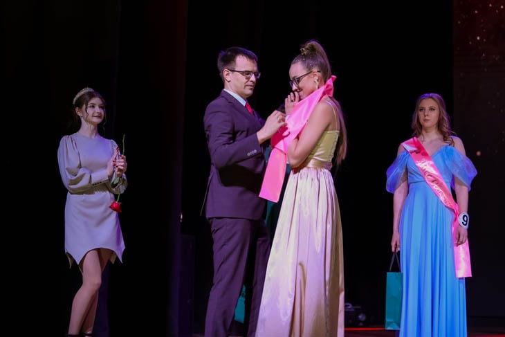 В Кобрине выбрали победительницу конкурса «Мисс Весна-2024»