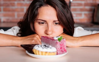 Учёные нашли способ, как можно есть сладости и худеть. Как это работает?
