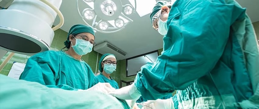 Больница в США подала в суд из-за потери части черепа пациента после операции