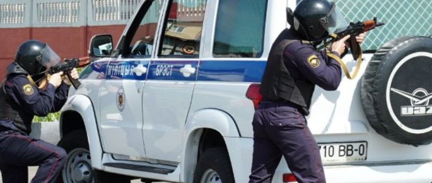 Показательные выступления бойцов отряда 'Шторм' в Бресте