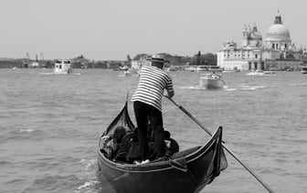 Италия возобновила отправку мигрантов в центры содержания в Албании