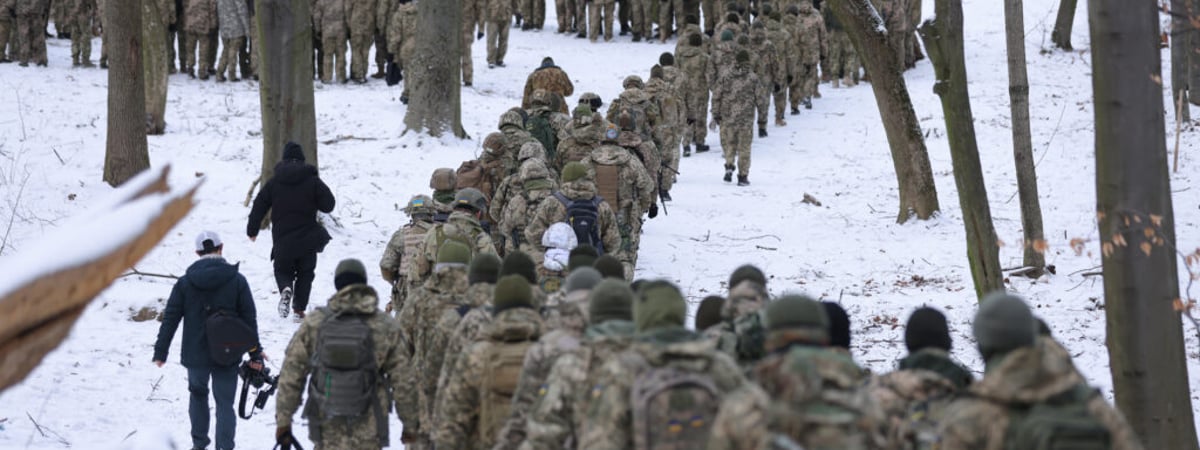 Тысячи украинских солдат попали в окружение в Курской области РФ — Reuters. Что говорят в Киеве? — Неофициально