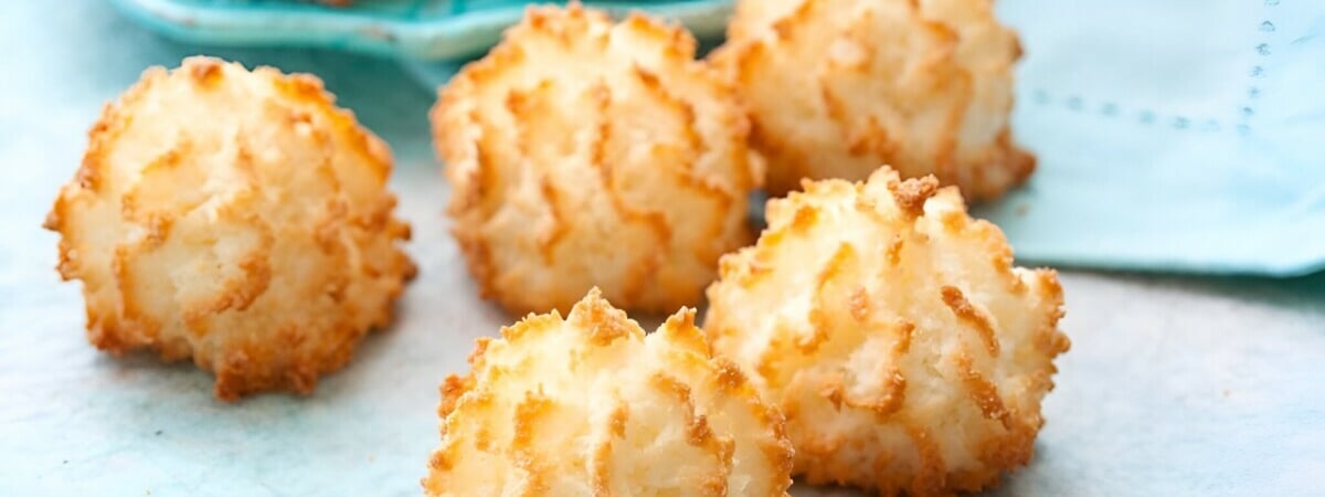 Это бабушкино печенье получится даже у тех, кто далёк от выпечки. Вот как приготовить из 3 ингредиентов — Полезно