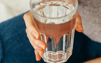 Врач разъяснила, нужно ли выпивать 1,5 –2 л воды в день