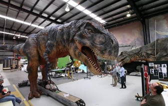 «Теперь восстания машин я боюсь еще больше» — Видео с нападающим «тираннозавром» поразило миллионы людей в Сети — Видео