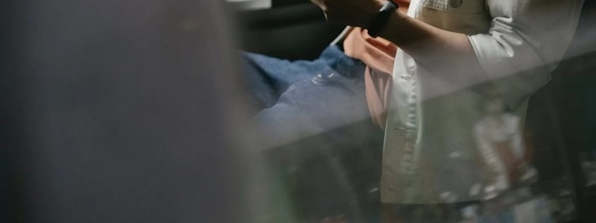 «Они не просто проверяли — они развлекались. Они смеялись над личными сообщениями, обсуждали фотографии»