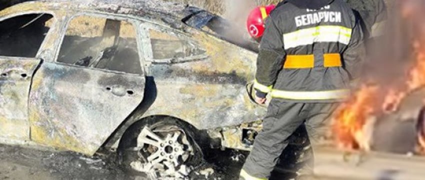 В Беларуси на трассе сгорел BMW. Очевидцы публикуют видео