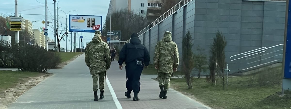 «Как минимум пистолетами» — Лукашенко потребовал вооружить уличных патрульных