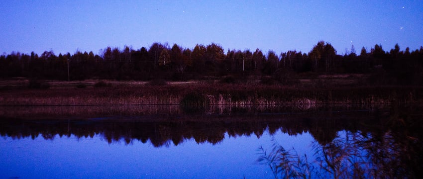 Великая комета смотрится в озера Беларуси. Фотофакт
