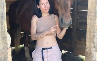 «Со своими проблемами приезжаю к Саре». Жительница Барановичей – о жизни с конем