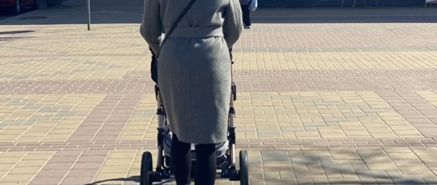 О поддержке семей, в которых одновременно родилось двое и более детей, рассказали в Минтруда