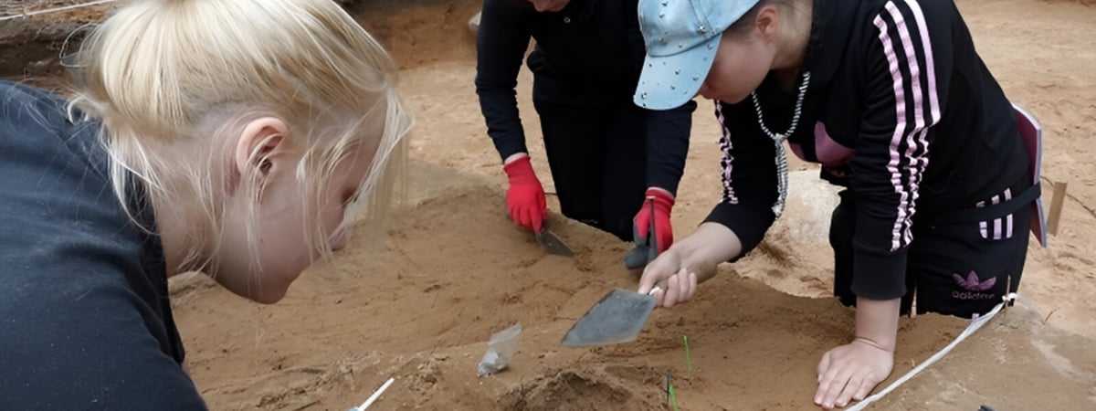 В Институте истории НАН предложили белорусам помочь с раскопками тысячелетних курганов. Как поучаствовать? — Видео