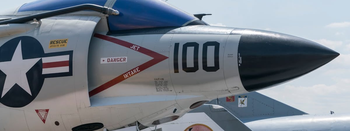 США отправляют истребители и корабли на Ближний Восток перед возможным ударом Ирана