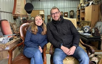 Беларусы хотели столик на дачу. А купили наследство польского коллекционера и заработали на нем 15 тысяч долларов