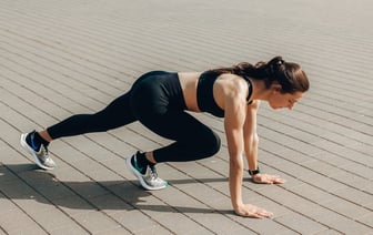 Фотофакт. В Полоцке заасфальтировали хоккейную площадку на стадионе «Химик»